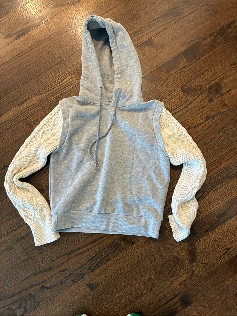 Evereve Iris mixed media Heather Gray Hoodie with Cream Cable-Knit Sleeves